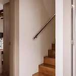 Old Town Duplex With Character Жирона
