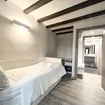 Апартаменты Old Town Duplex With Character *