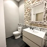 Old Town Duplex With Character Жирона
