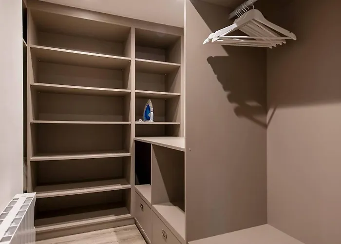 Old Town Duplex With Character דירה