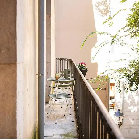 Old Town Duplex With Character * Girona