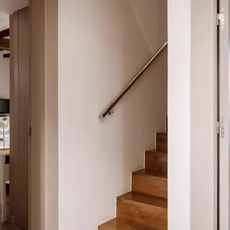 Old Town Duplex With Character خيرونا