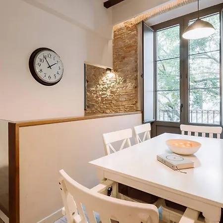 Old Town Duplex With Character شقة