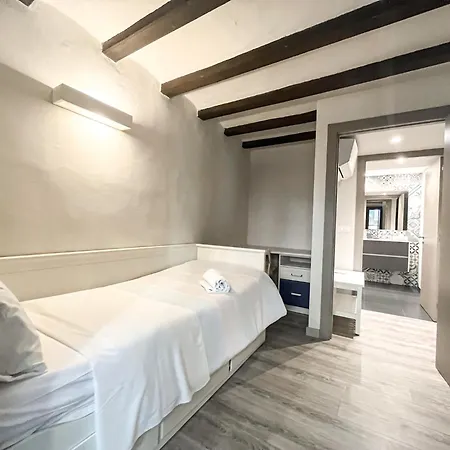 Appartement Old Town Duplex With Character *