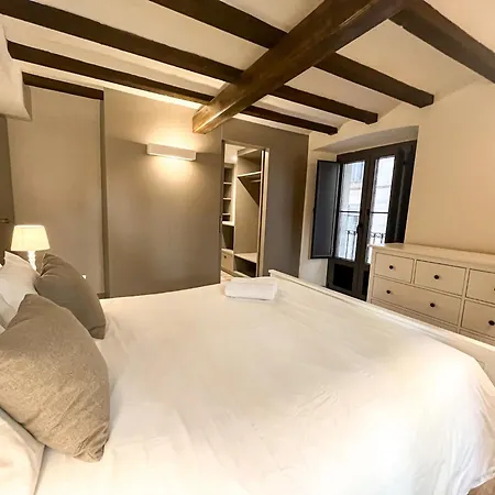 Old Town Duplex With Character Appartamento Girona