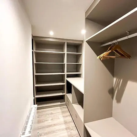 Old Town Duplex With Character شقة