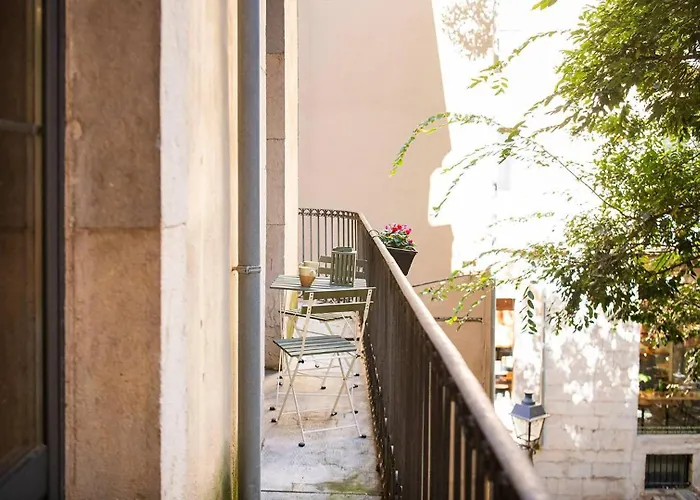 Old Town Duplex With Character * Girona
