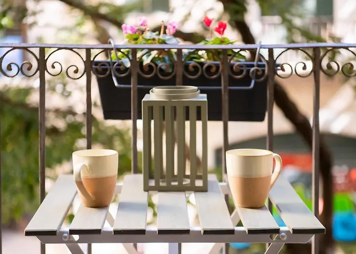 Old Town Duplex With Character * Жирона