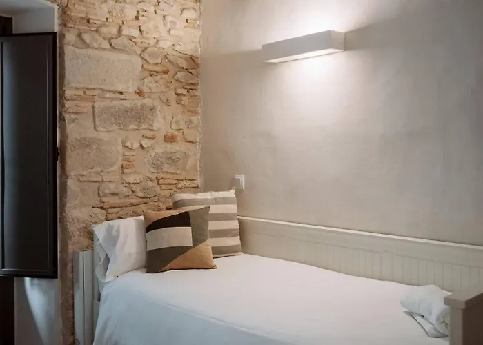 Old Town Duplex With Character Апартаменты Жирона