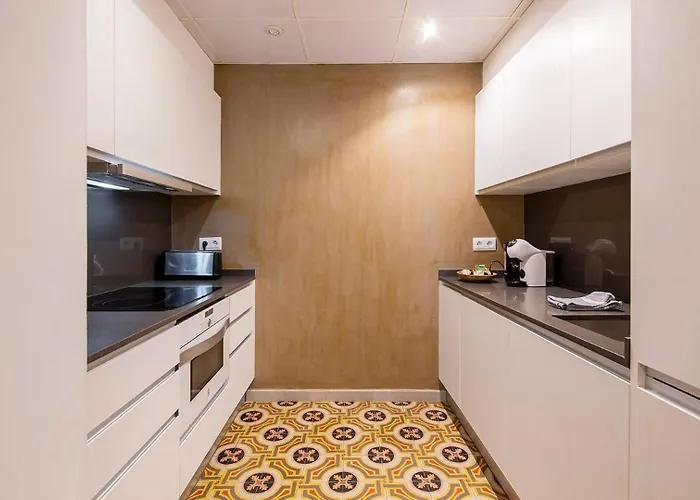 Апартаменты Old Town Duplex With Character Жирона