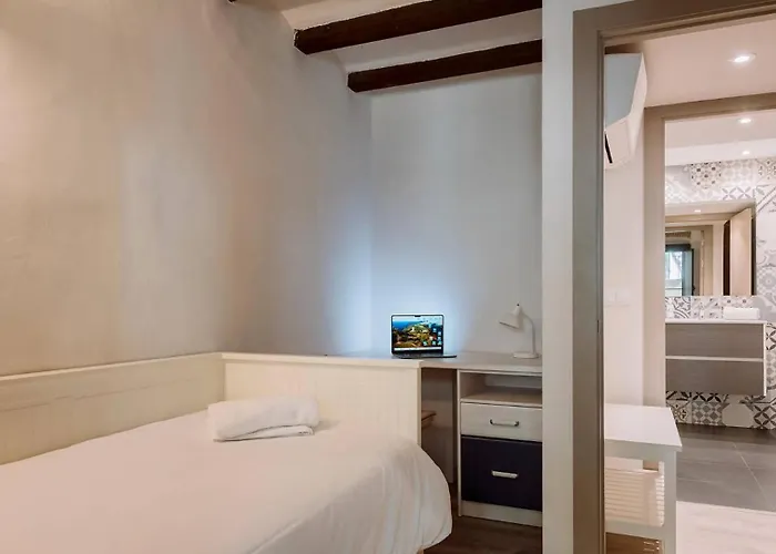 Апартаменты Old Town Duplex With Character Жирона