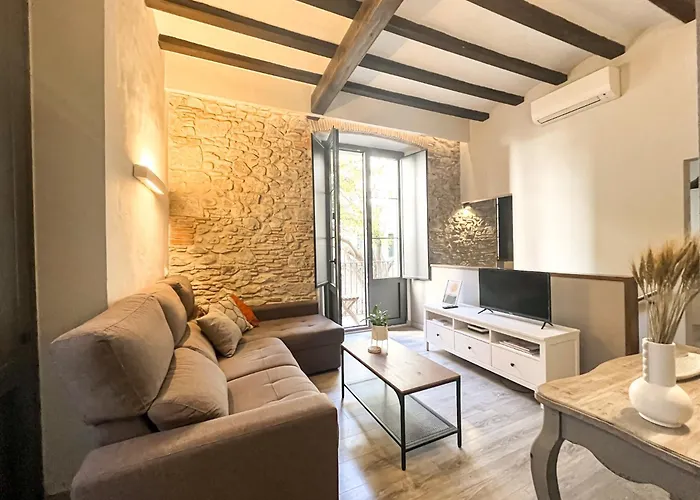 Old Town Duplex With Character * Жирона