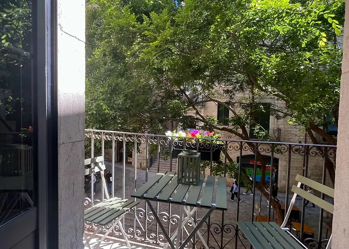 Апартаменты Old Town Duplex With Character *